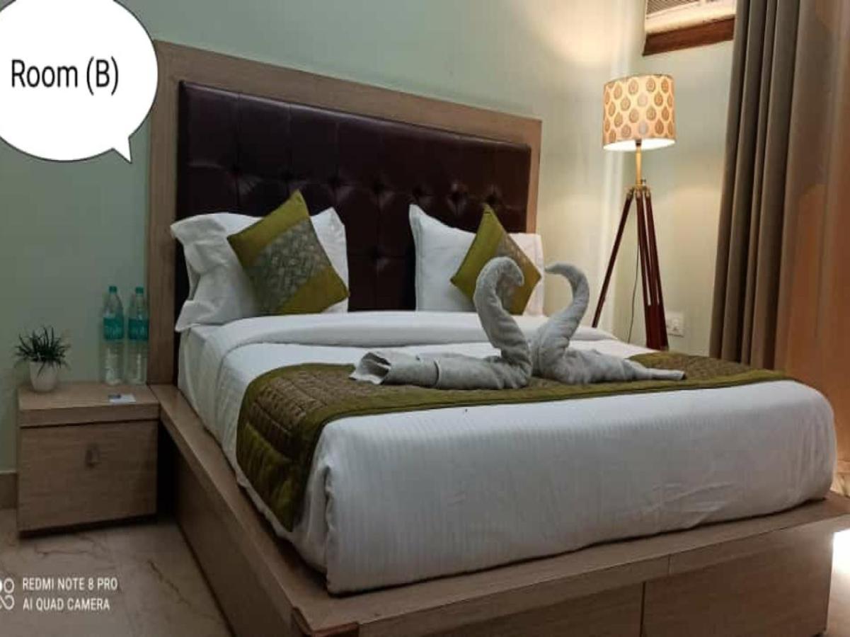 Oyo 74401 Aster Garden Suites Delhi  Buitenkant foto