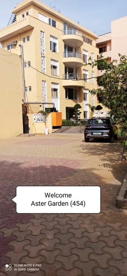 Oyo 74401 Aster Garden Suites Delhi  Buitenkant foto