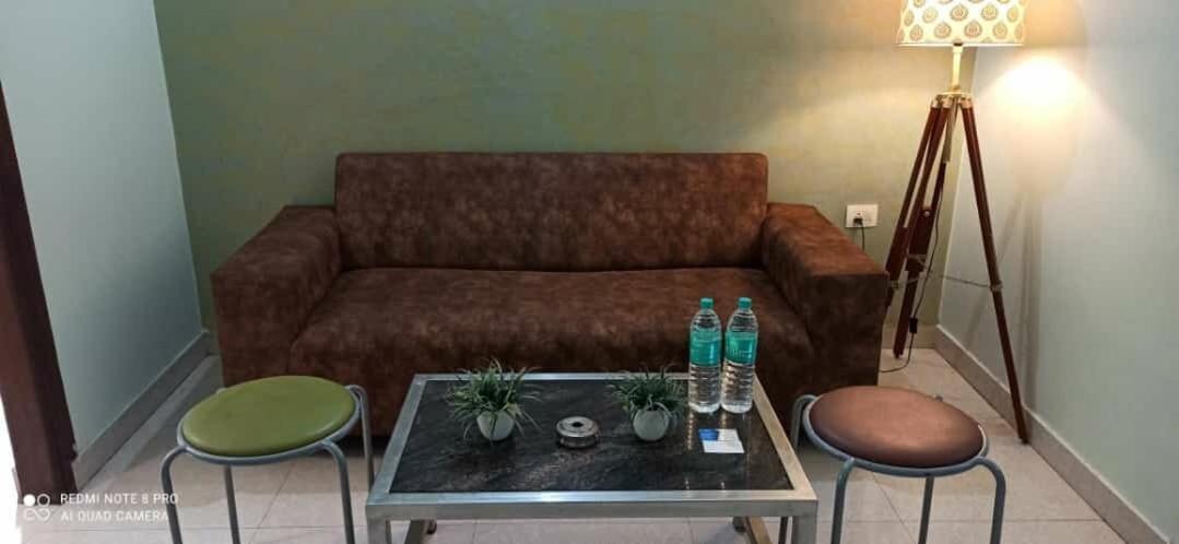 Oyo 74401 Aster Garden Suites Delhi  Buitenkant foto