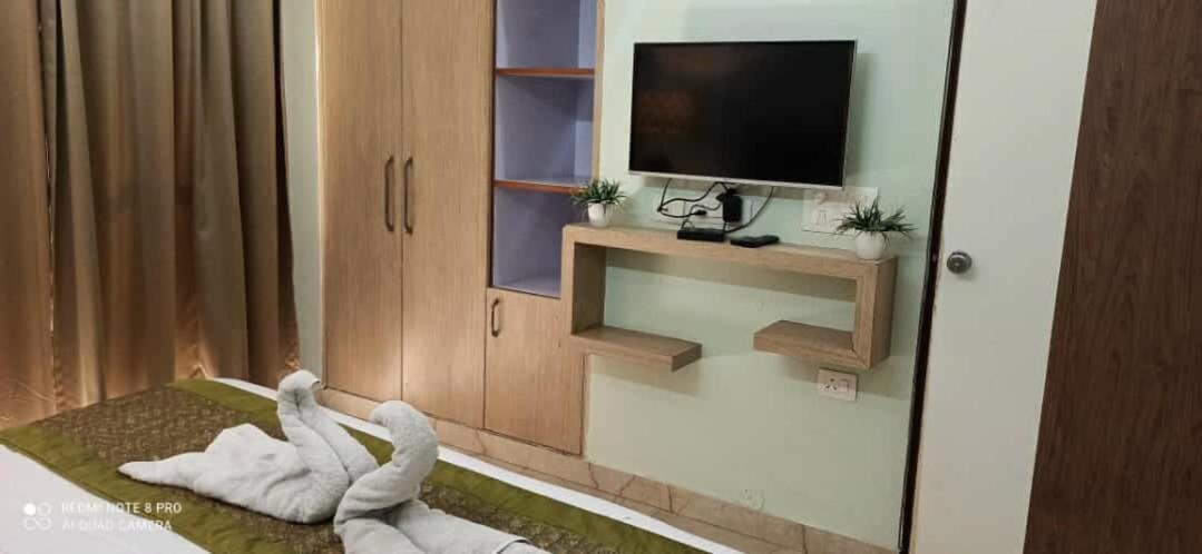 Oyo 74401 Aster Garden Suites Delhi  Buitenkant foto