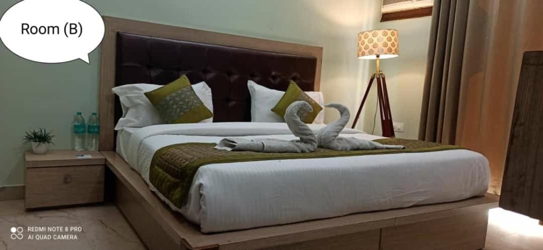Oyo 74401 Aster Garden Suites Delhi  Buitenkant foto