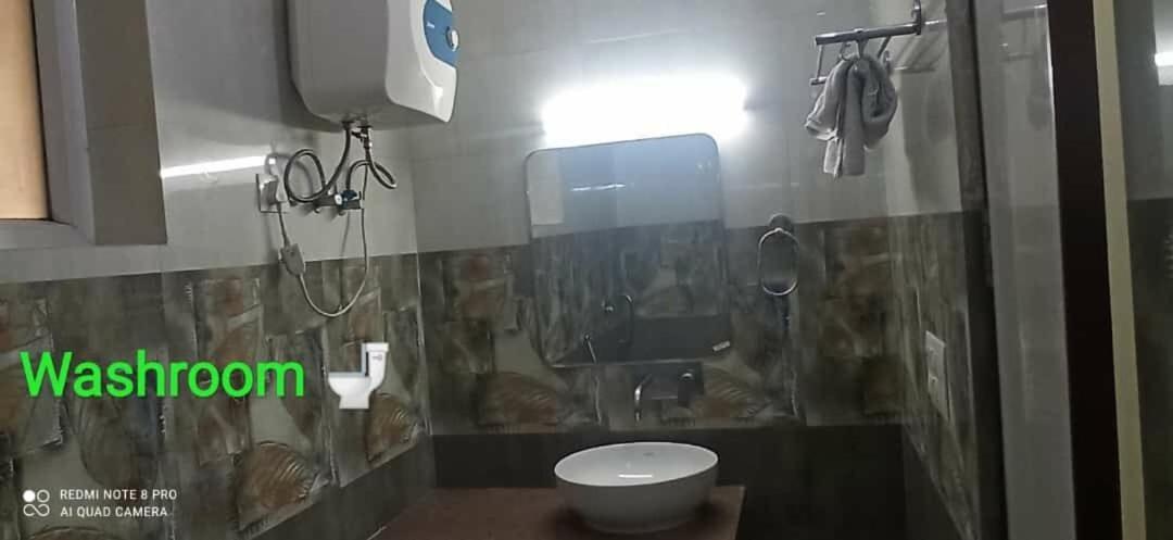 Oyo 74401 Aster Garden Suites Delhi  Buitenkant foto